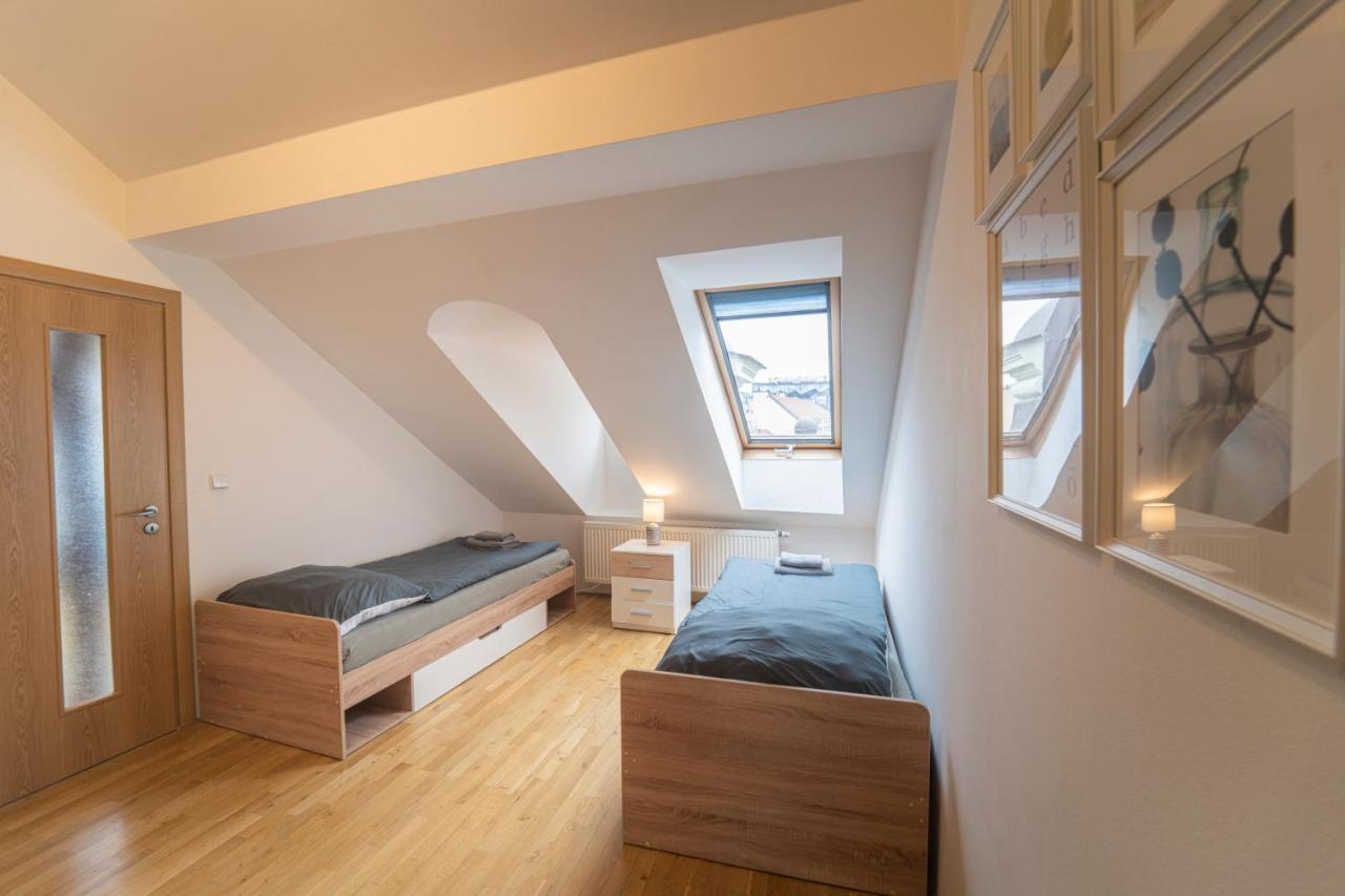 Free Parking- Cozy Apartment In Historical Building Center Praha Bagian luar foto